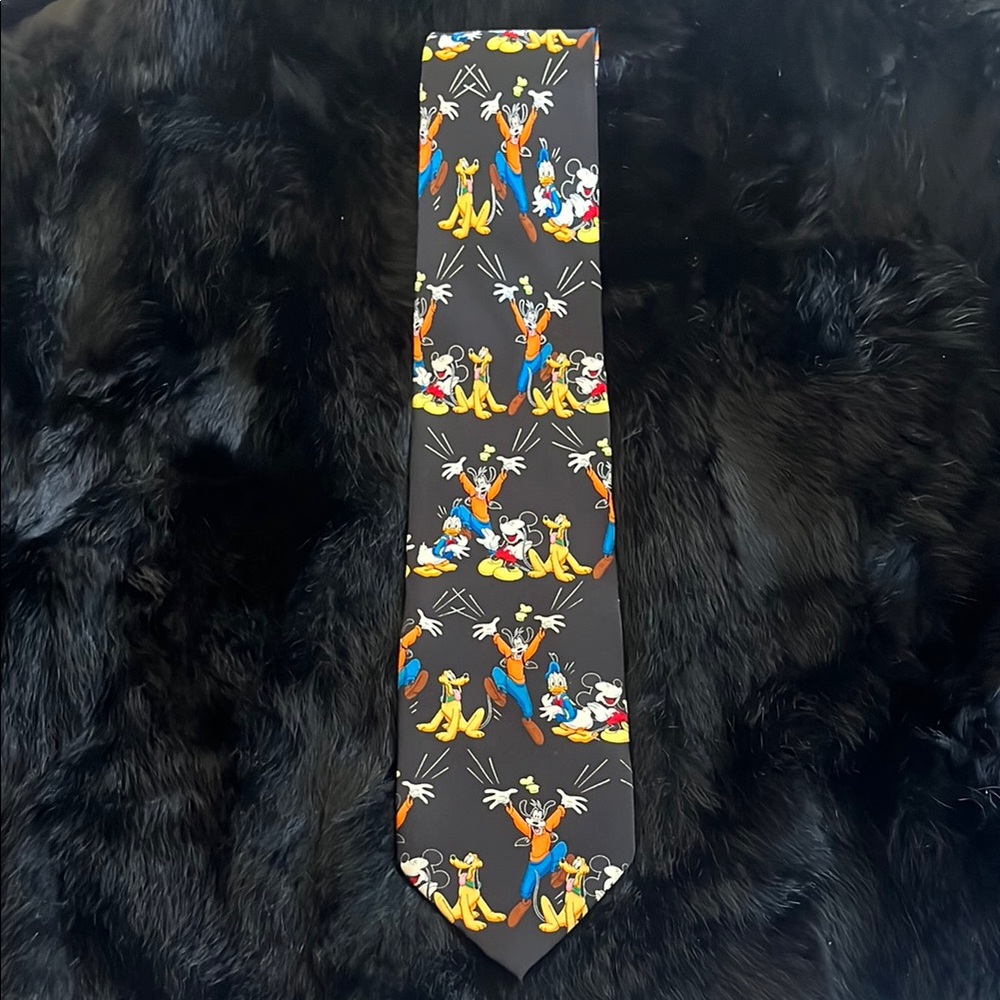 Please look through all pictures before purchasing. 
Material is all silk